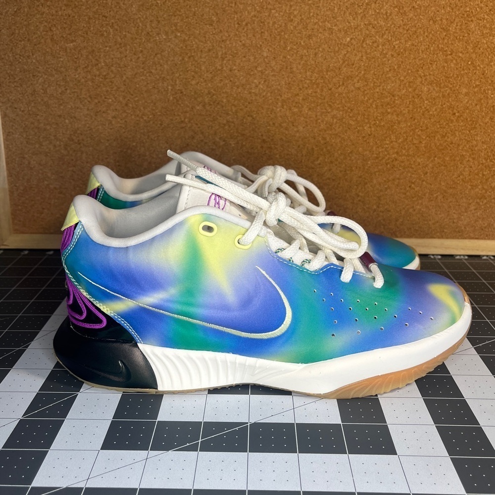 Nike
Lebron james 21
‘Movie night’
NWOT - Picture 2 of 14